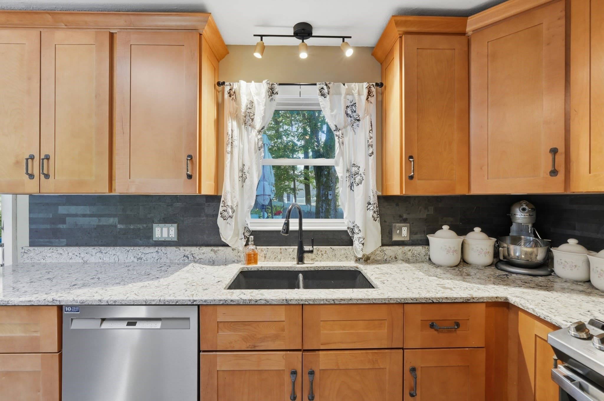 Single Family Residence at 50 Naples St., Leominster MA 01453, Leominster, photo 5 of 37