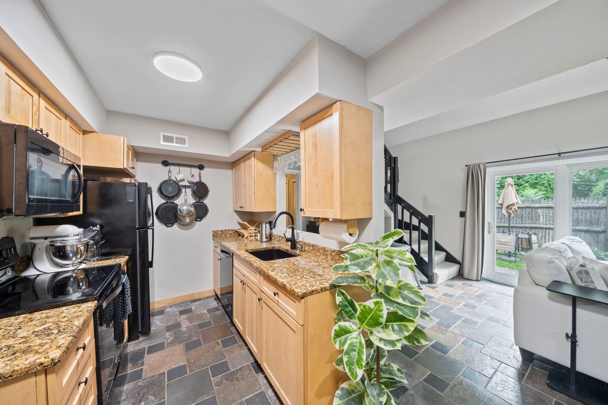 Condominium at 233 Lake Street # F, Weymouth MA 02189, Weymouth, photo 2 of 21