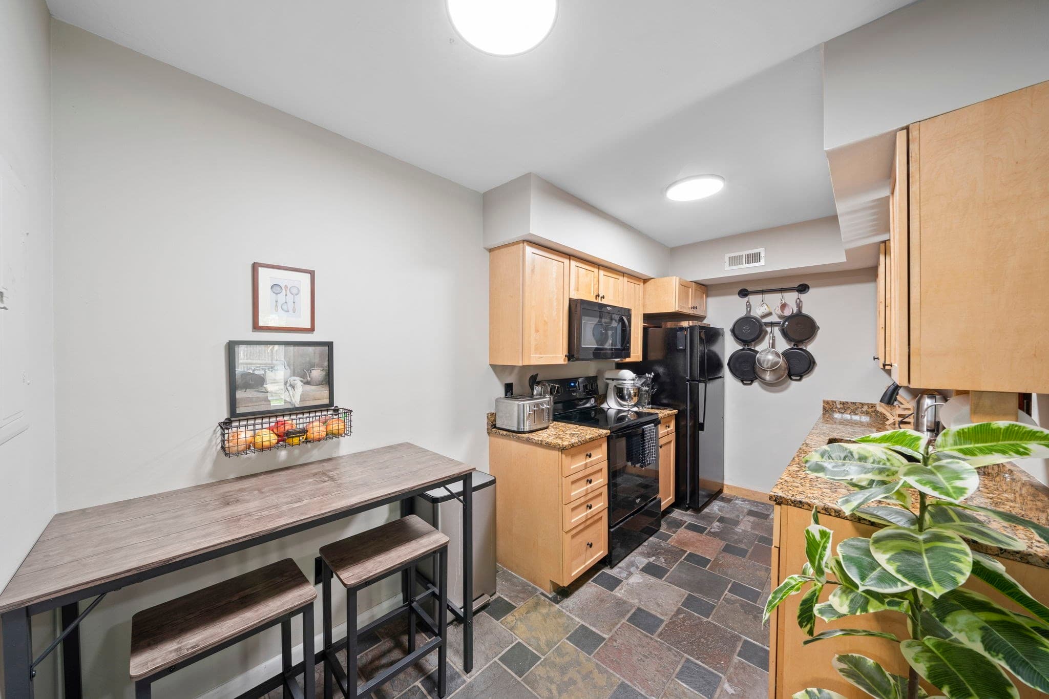 Condominium at 233 Lake Street # F, Weymouth MA 02189, Weymouth, photo 3 of 21