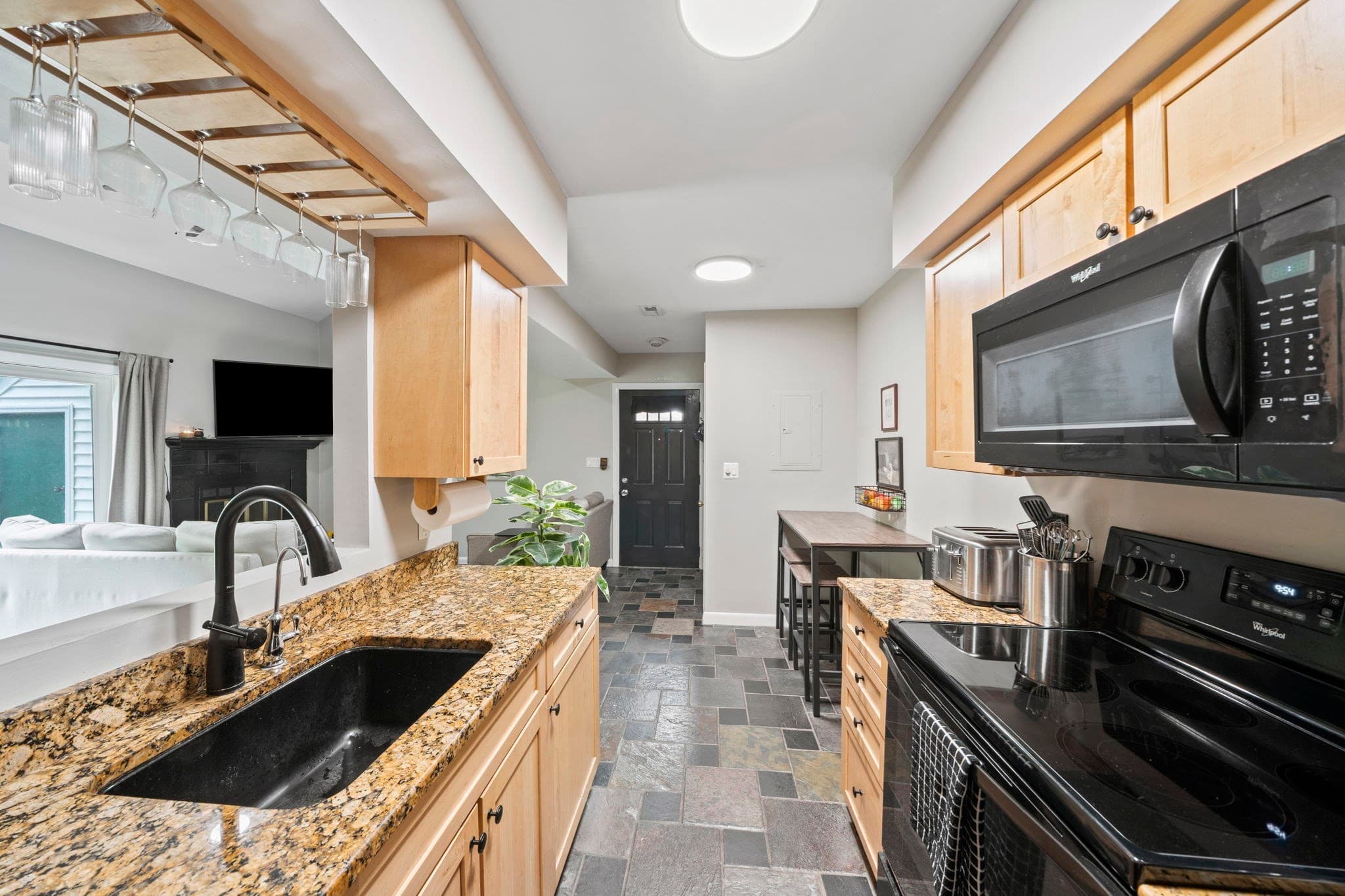 Condominium at 233 Lake Street # F, Weymouth MA 02189, Weymouth, photo 4 of 21