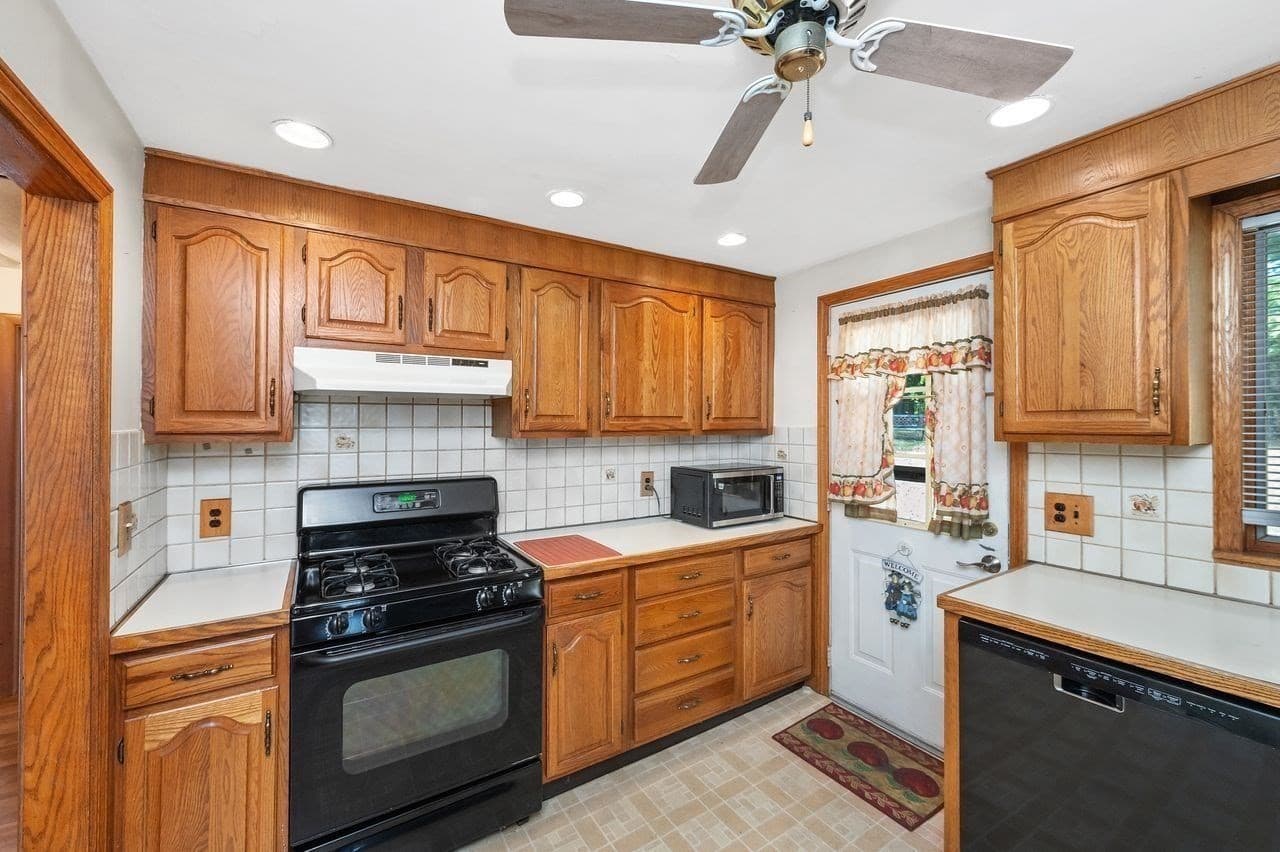 Single Family Residence at 195 Temple Road, Waltham MA 02452, Waltham, photo 23 of 33
