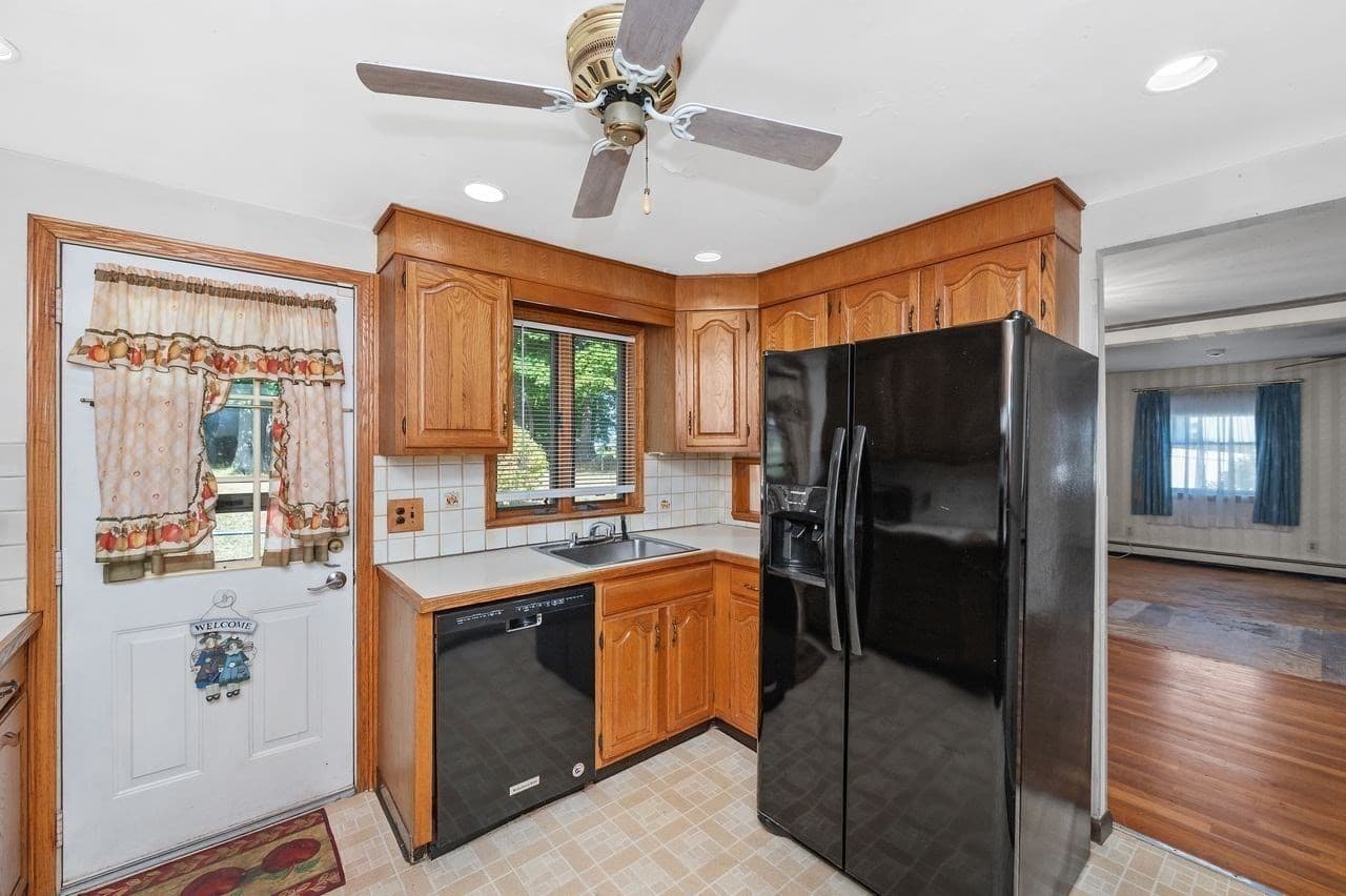 Single Family Residence at 195 Temple Road, Waltham MA 02452, Waltham, photo 22 of 33