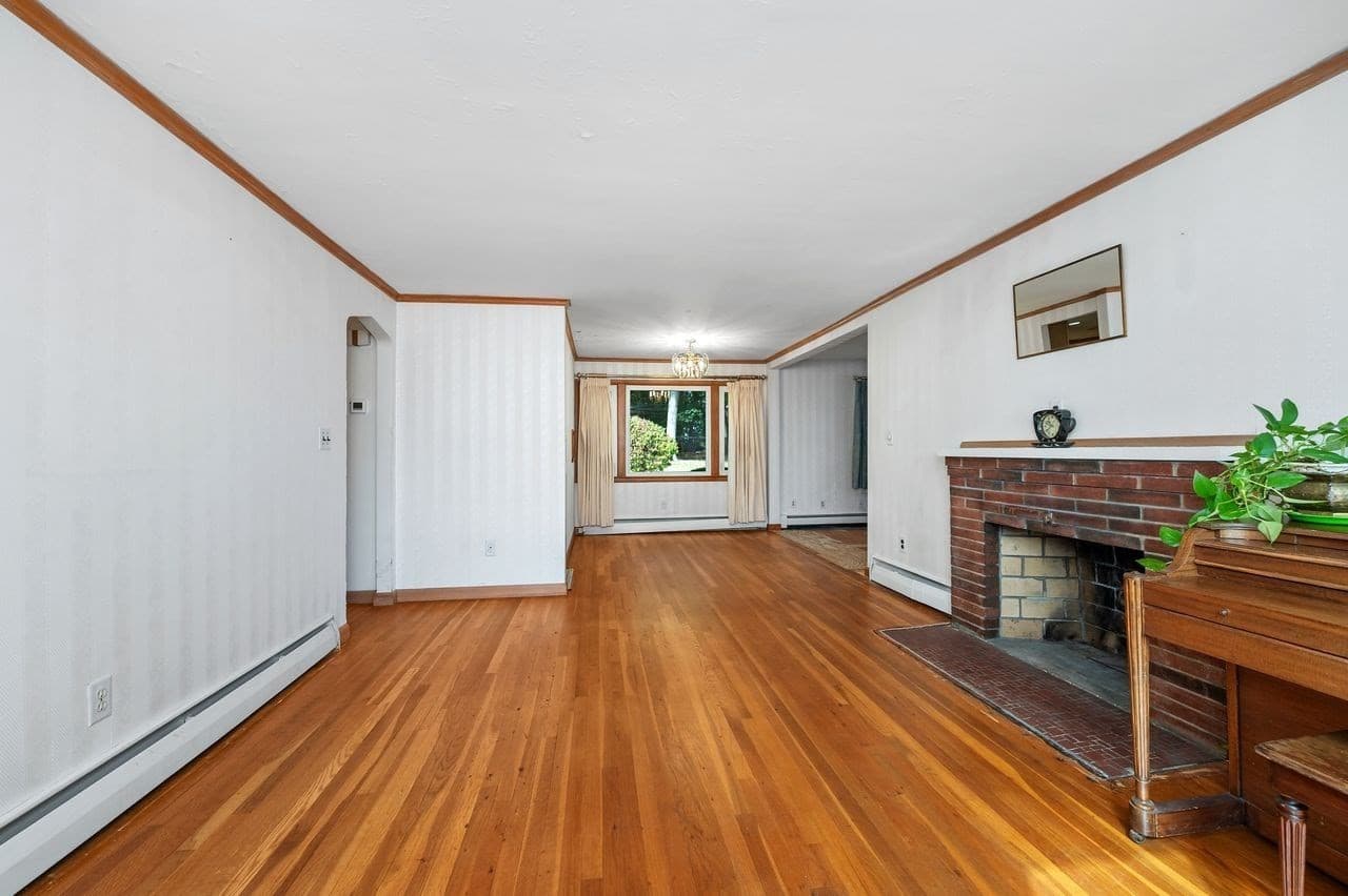 Single Family Residence at 195 Temple Road, Waltham MA 02452, Waltham, photo 7 of 33