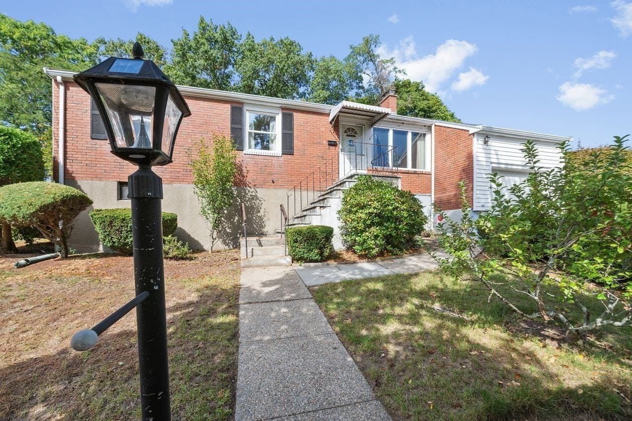 Single Family Residence at 195 Temple Road, Waltham MA 02452, Waltham, photo 3 of 33
