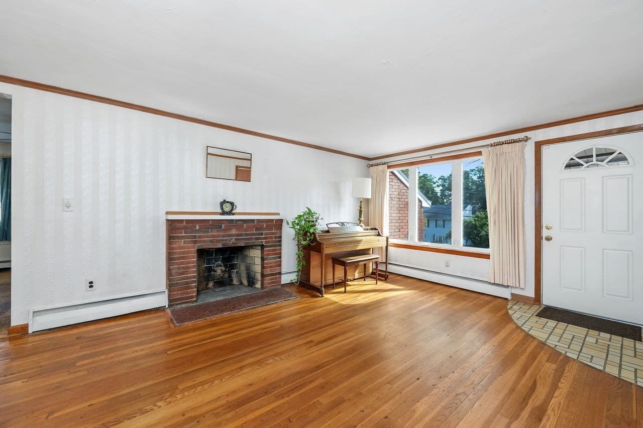 Single Family Residence at 195 Temple Road, Waltham MA 02452, Waltham, photo 5 of 33