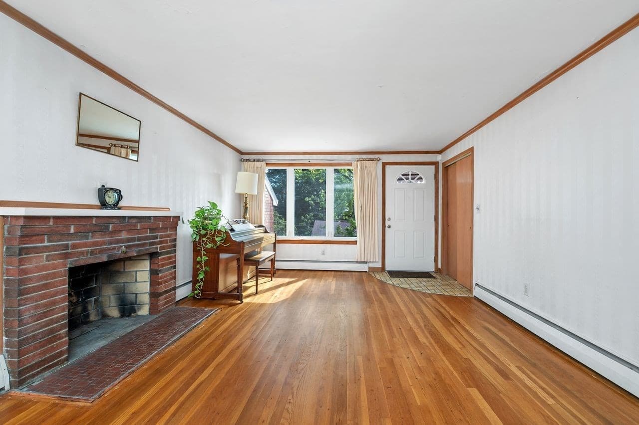 Single Family Residence at 195 Temple Road, Waltham MA 02452, Waltham, photo 4 of 33