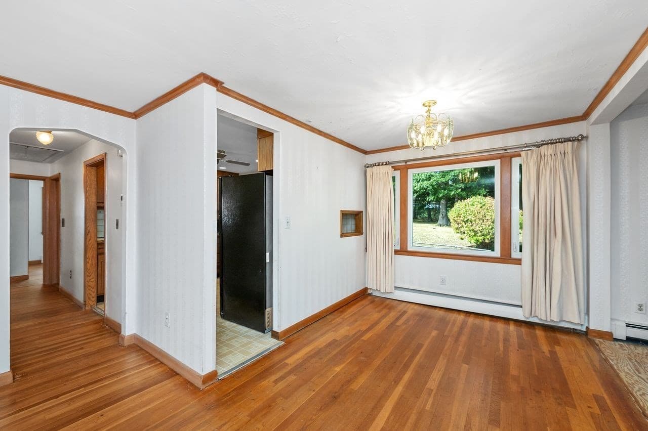 Single Family Residence at 195 Temple Road, Waltham MA 02452, Waltham, photo 8 of 33