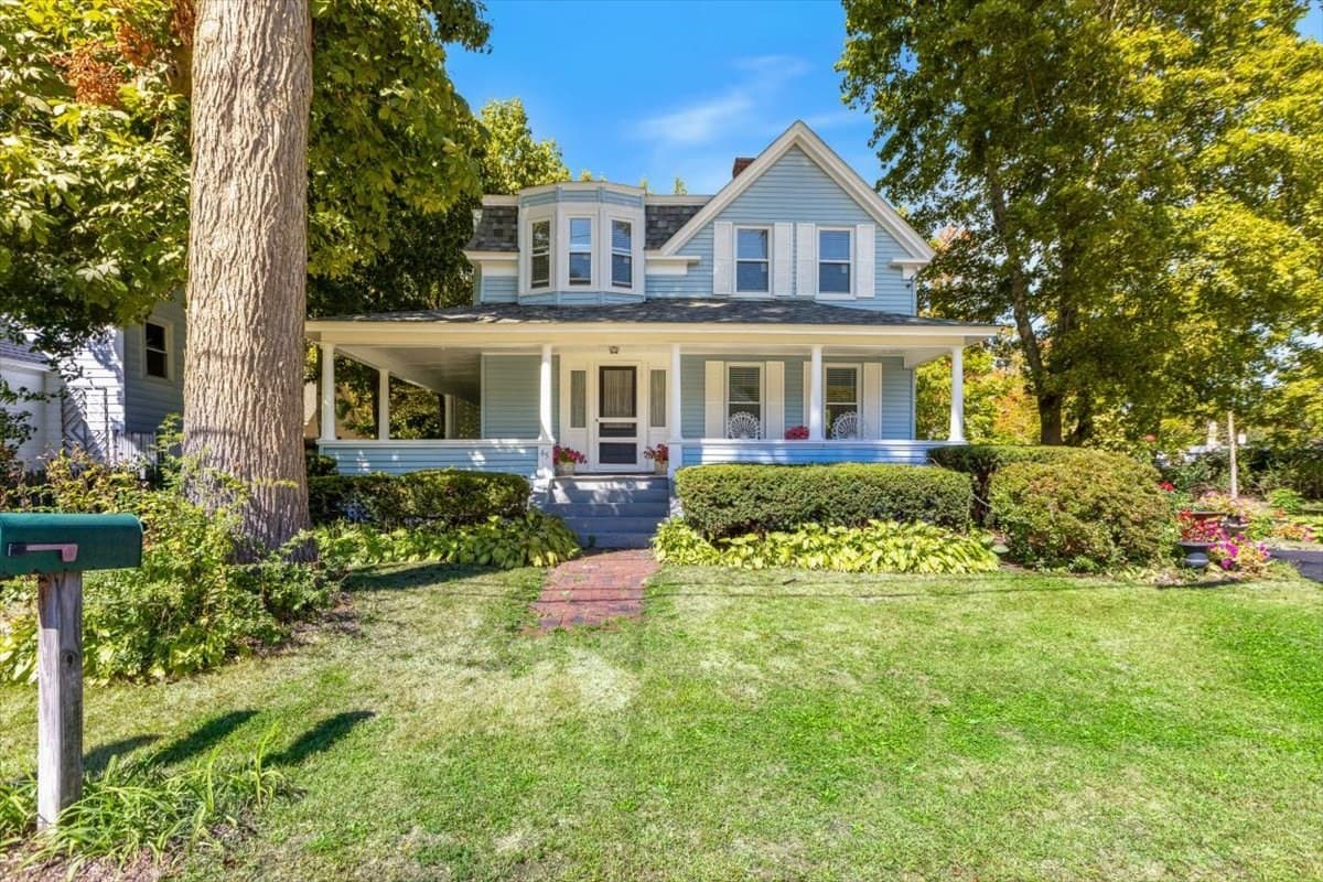 Single Family Residence at 65 Oxford Ave, Haverhill MA 01835, Haverhill, photo 2 of 39