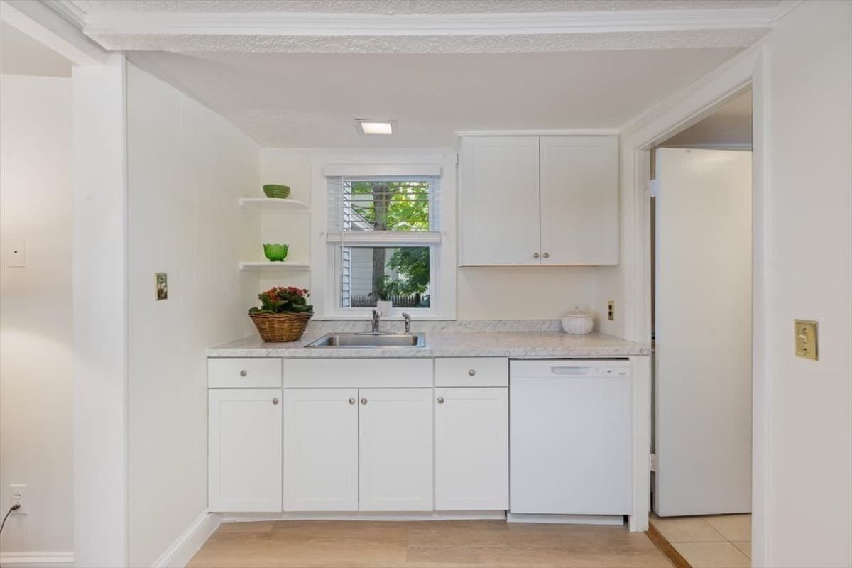 Single Family Residence at 65 Oxford Ave, Haverhill MA 01835, Haverhill, photo 16 of 39