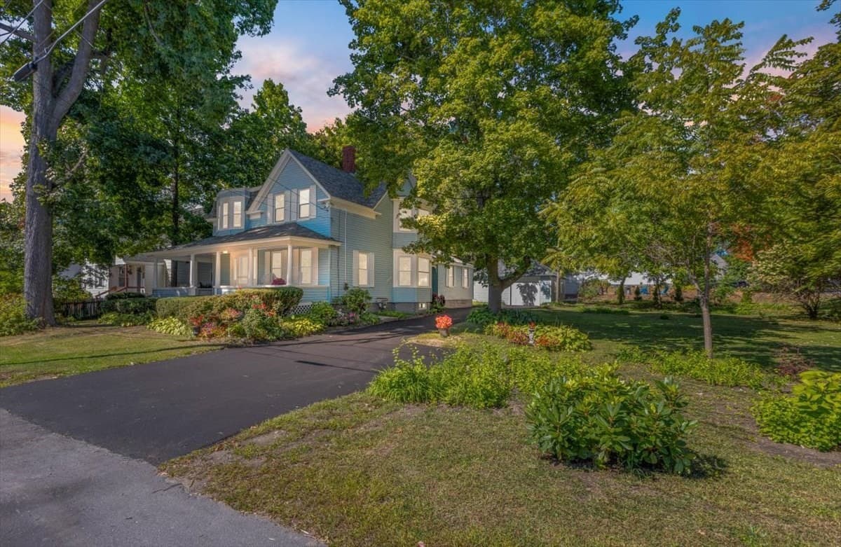 65 Oxford Ave, Haverhill MA 01835