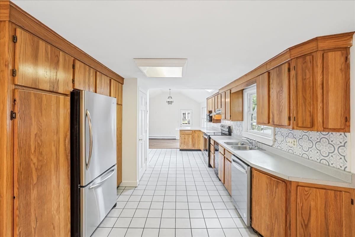 Single Family Residence at 29 Bonneau Street, North Attleboro MA 02760, North Attleboro, photo 9 of 42