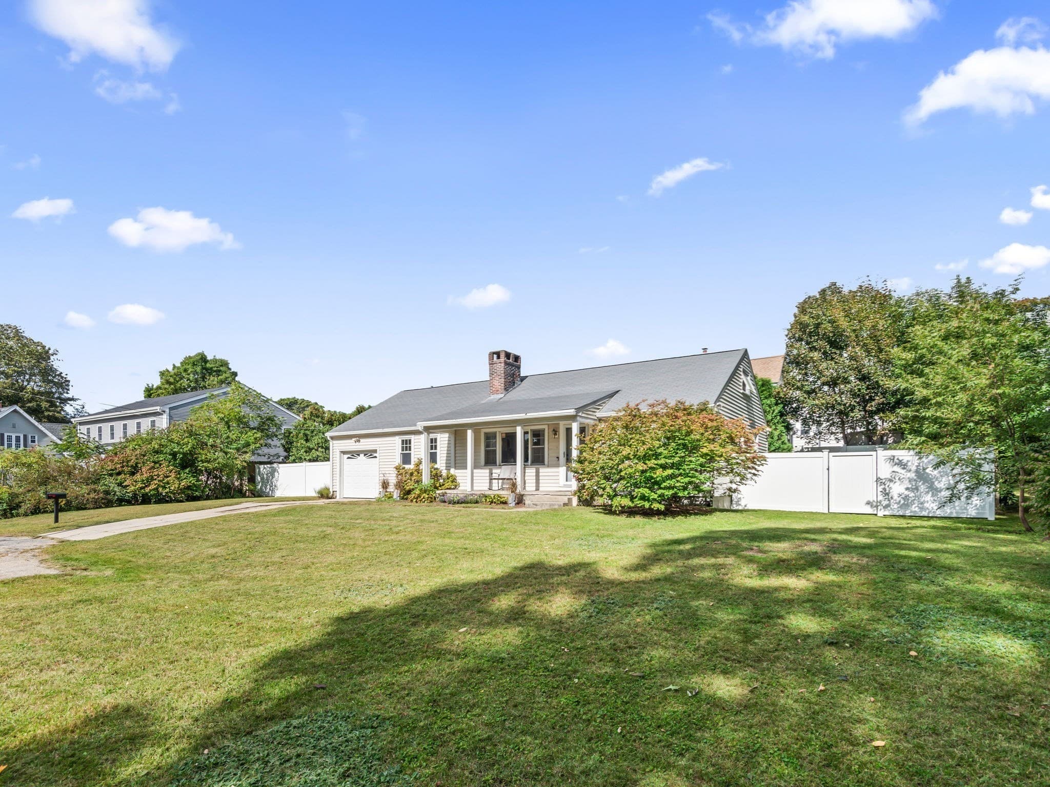 5 Briggs St, Northbridge MA 01588