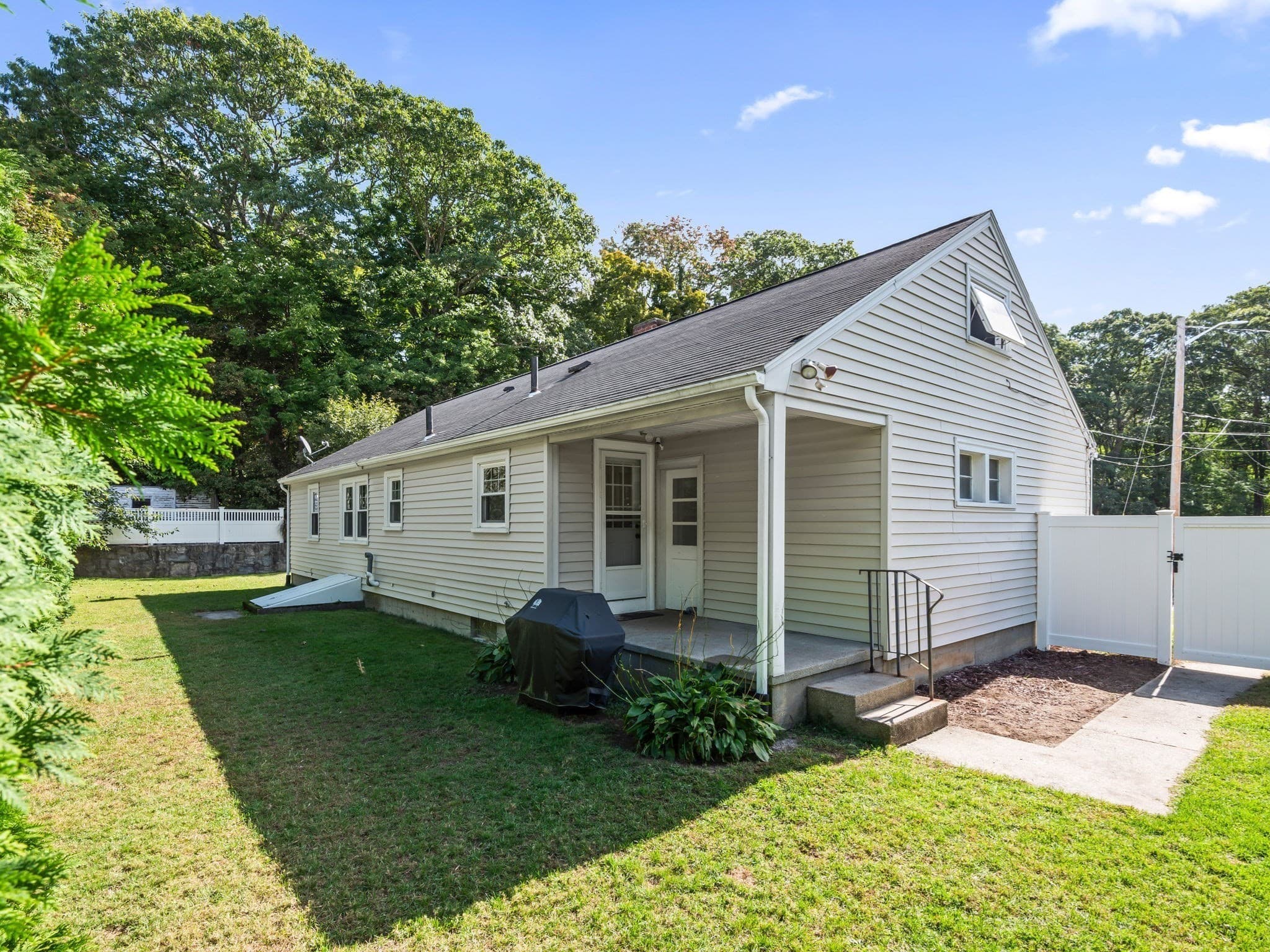 Single Family Residence at 5 Briggs St, Northbridge MA 01588, Northbridge, photo 5 of 38
