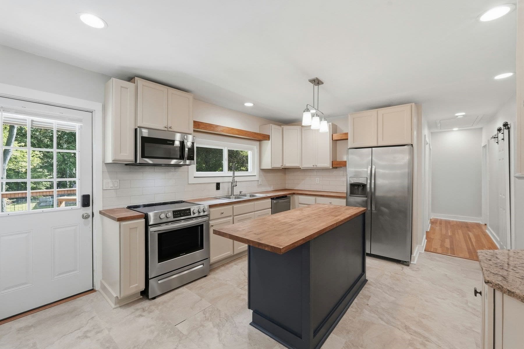 Single Family Residence at 7 Athens St, Auburn MA 01510, Auburn, photo 5 of 34