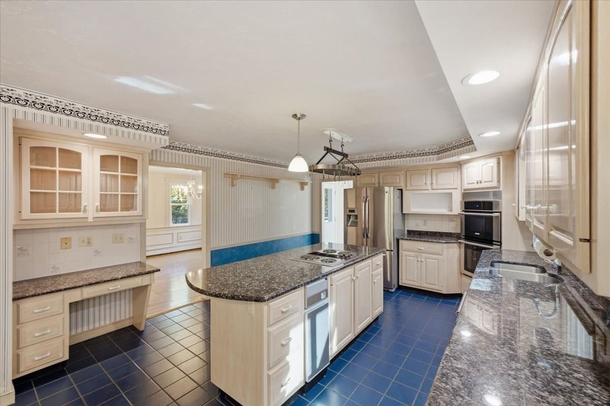 Single Family Residence at 113 Chief Justice Cushing Highway, Scituate MA 02066, Scituate, photo 16 of 42