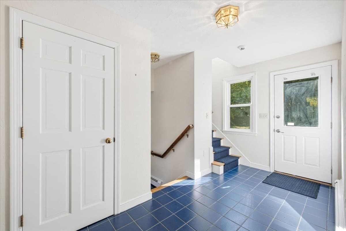 Single Family Residence at 113 Chief Justice Cushing Highway, Scituate MA 02066, Scituate, photo 12 of 42