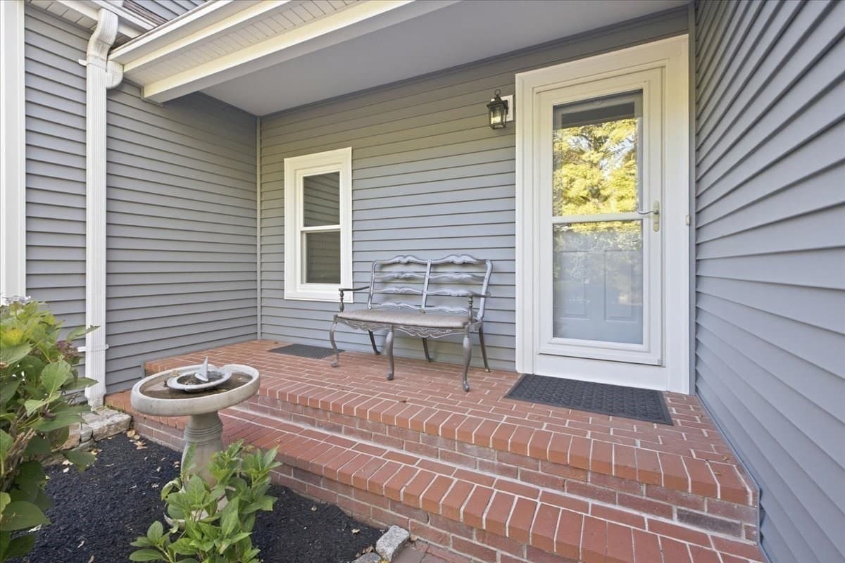 Single Family Residence at 113 Chief Justice Cushing Highway, Scituate MA 02066, Scituate, photo 4 of 42