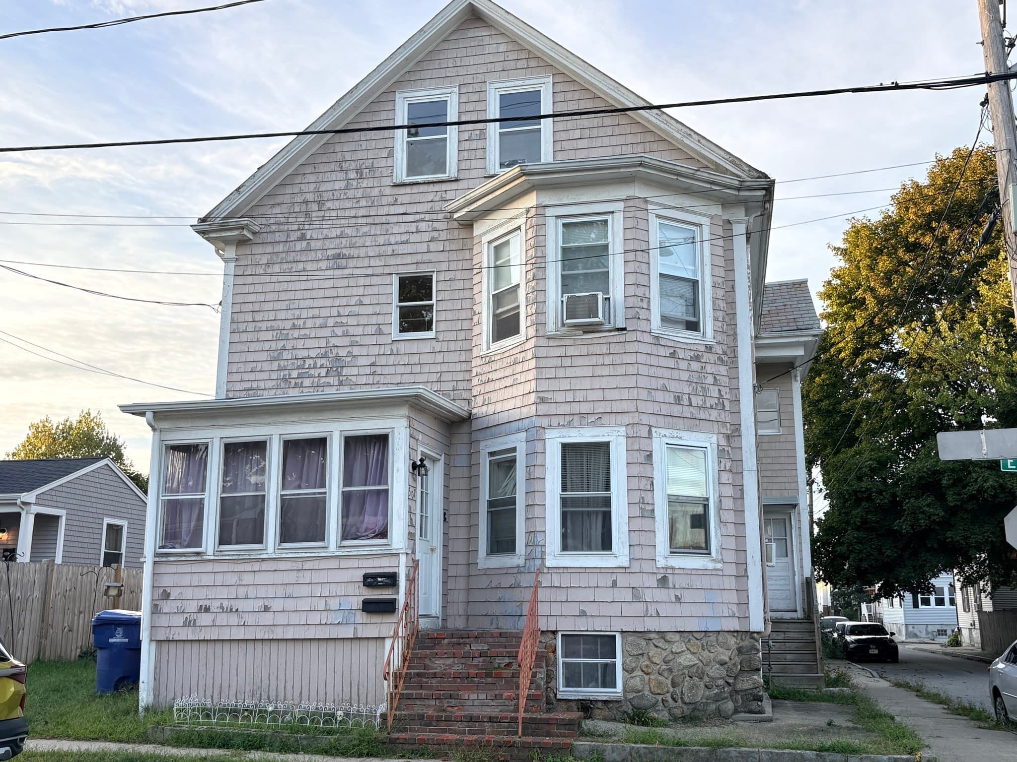 507 Elm St, New Bedford MA 02740