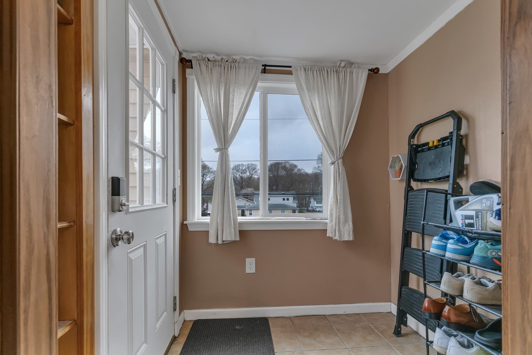 Single Family Residence at 204 Talcott St, Woonsocket RI 02895, Woonsocket, photo 14 of 39