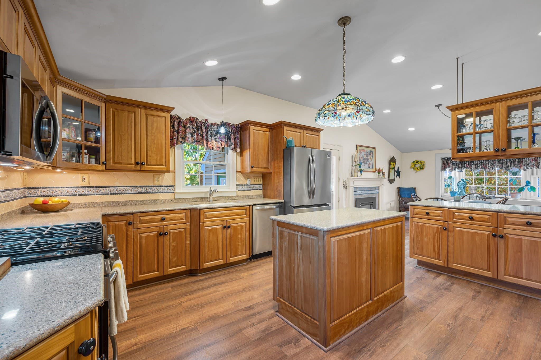 Single Family Residence at 246 Acton Road, Chelmsford MA 01824, Chelmsford, photo 4 of 42