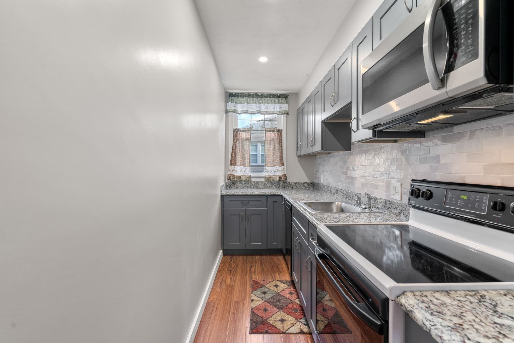Single Family Residence at 134 Commonwealth Ave, Worcester MA 01604, Worcester, photo 4 of 26