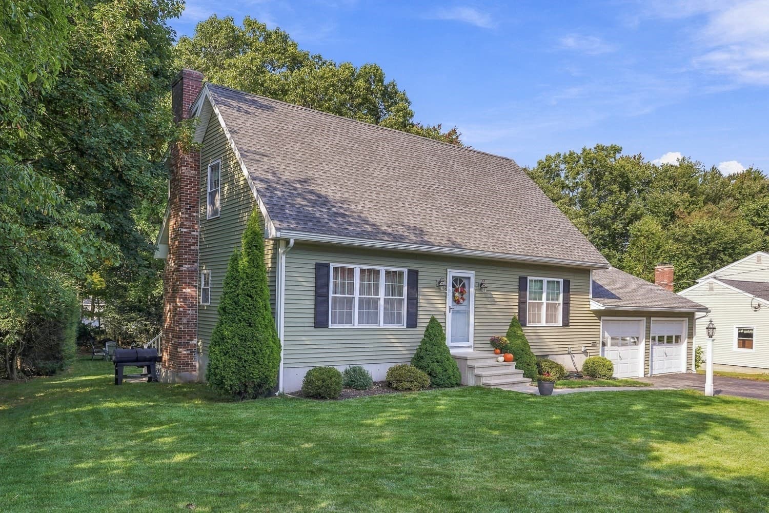 Single Family Residence at 14 Oak Cir, Holden MA 01520, Holden, photo 2 of 41