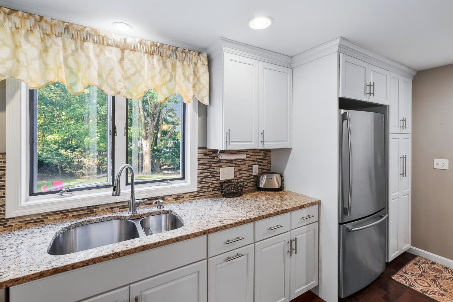 Single Family Residence at 14 Oak Cir, Holden MA 01520, Holden, photo 17 of 41