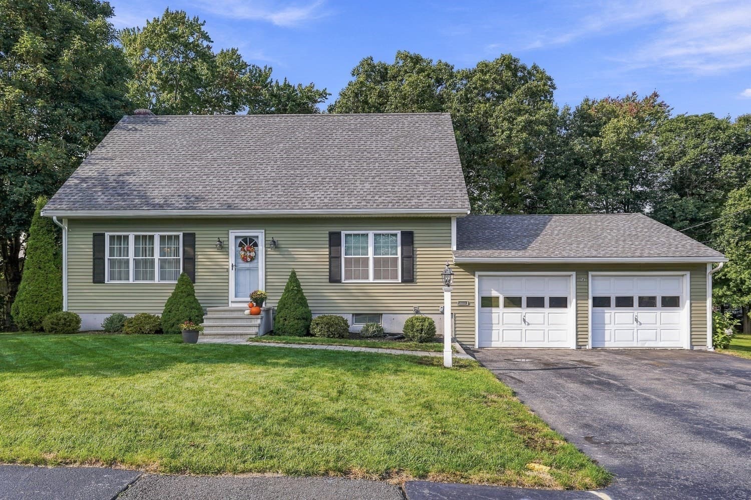 14 Oak Cir, Holden MA 01520