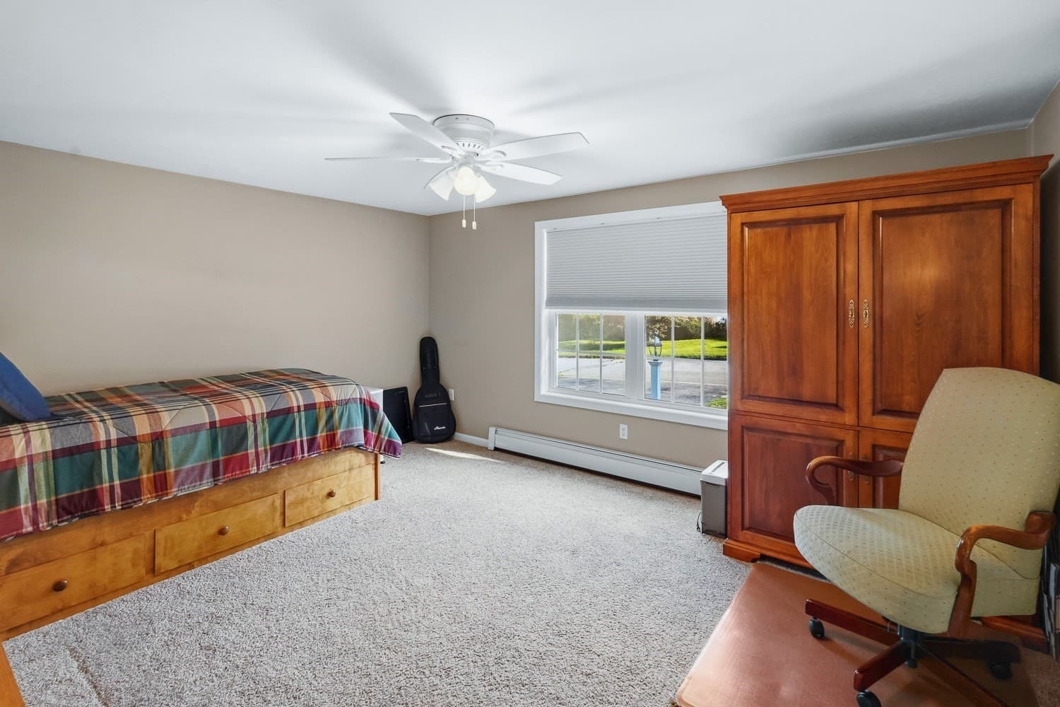 Single Family Residence at 14 Oak Cir, Holden MA 01520, Holden, photo 20 of 41
