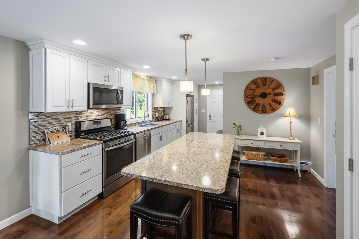 Single Family Residence at 14 Oak Cir, Holden MA 01520, Holden, photo 10 of 41