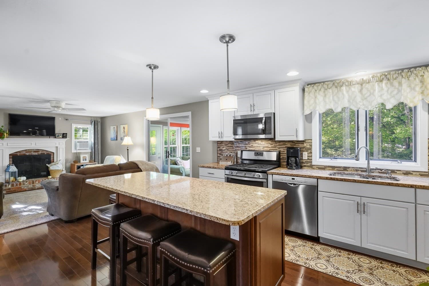 Single Family Residence at 14 Oak Cir, Holden MA 01520, Holden, photo 15 of 41