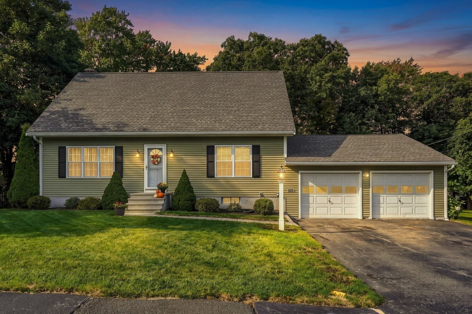 Single Family Residence at 14 Oak Cir, Holden MA 01520, Holden, photo 40 of 41