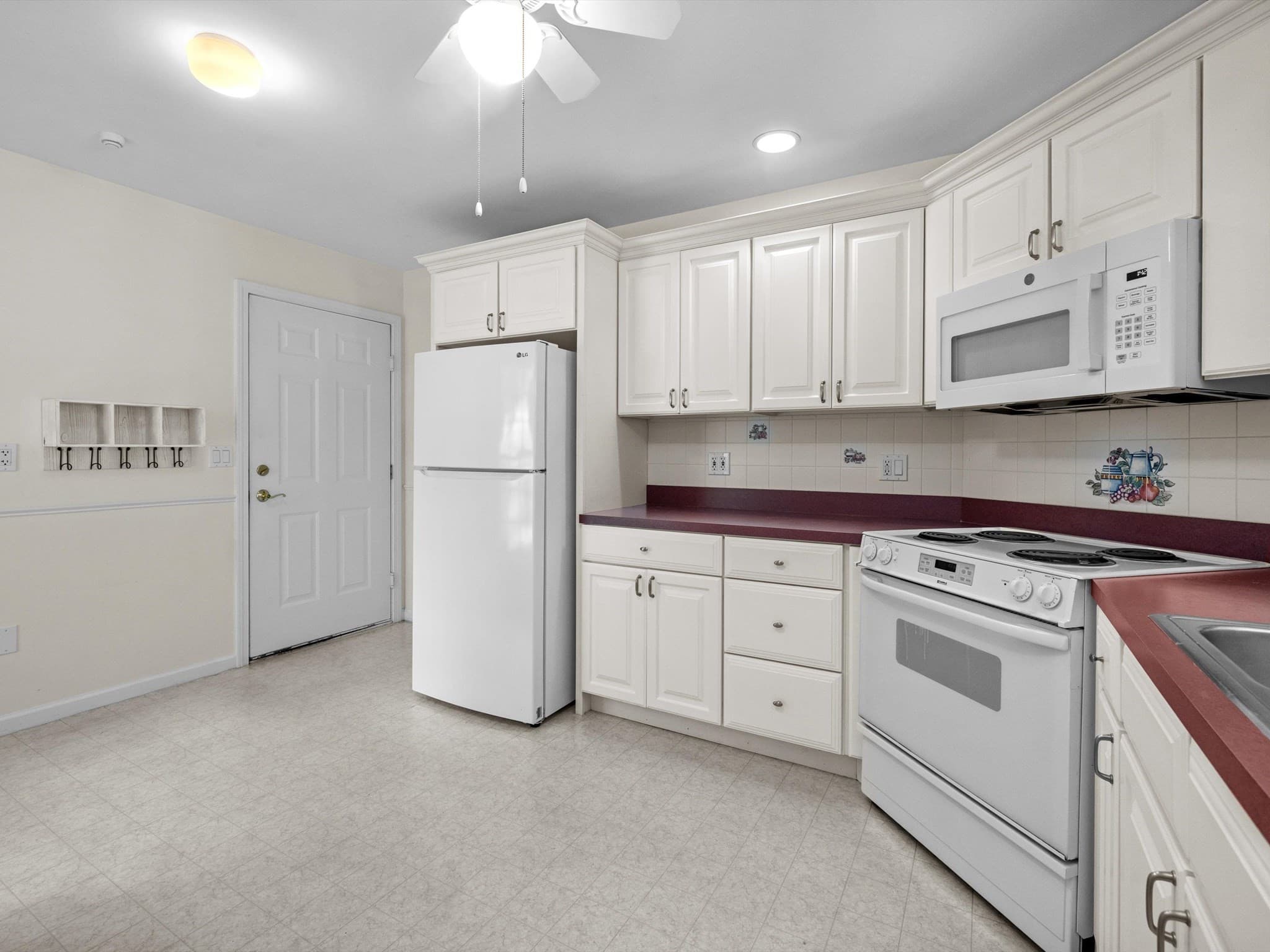 Condominium at 30 William Onthank Ln # 30, Southborough MA 01772, Southborough, photo 10 of 42
