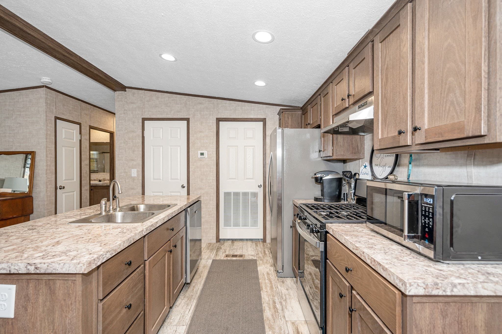 Mobile Home at 41 B St, Seabrook NH 03874, Seabrook, photo 6 of 31