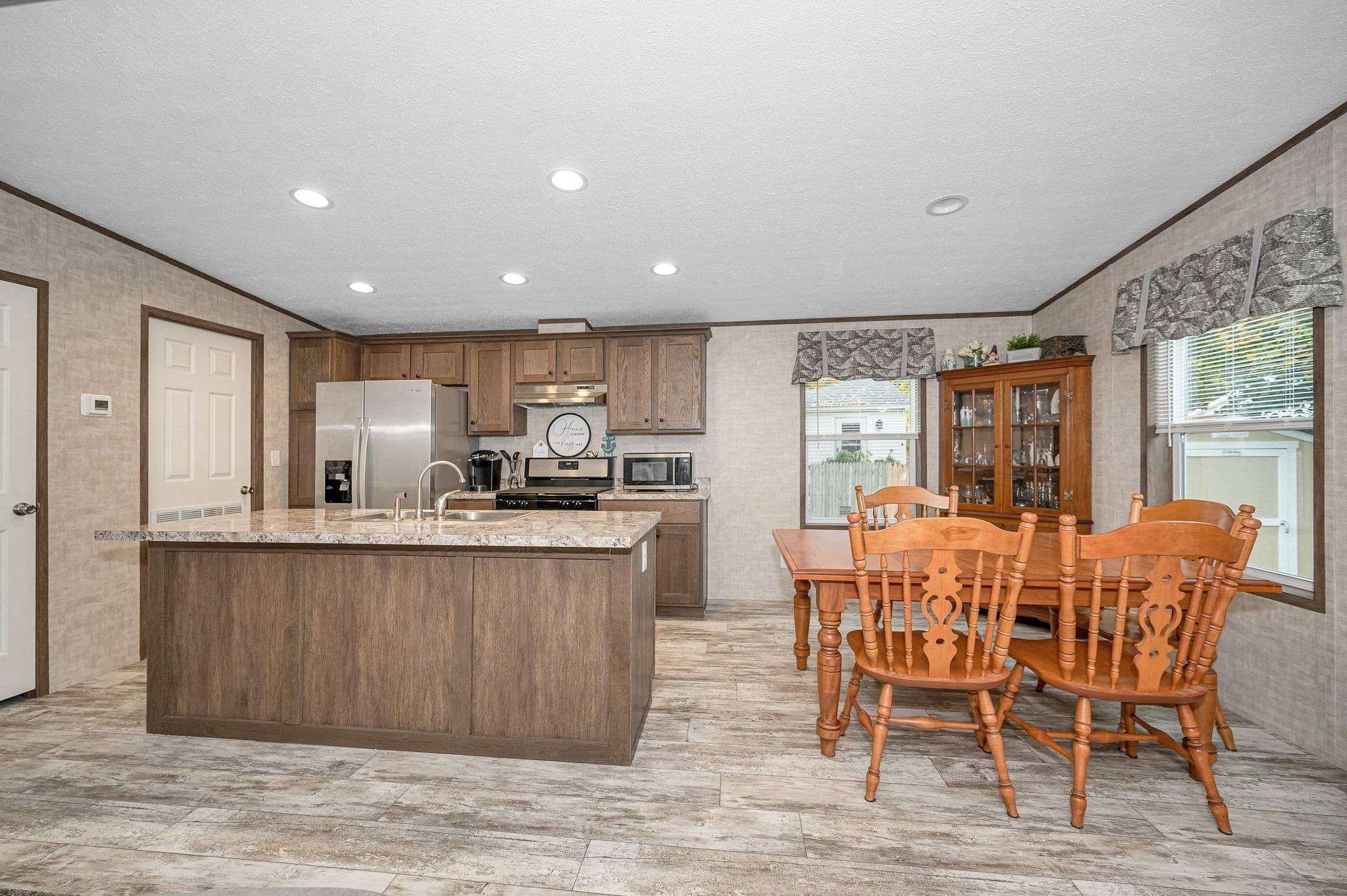 Mobile Home at 41 B St, Seabrook NH 03874, Seabrook, photo 5 of 31