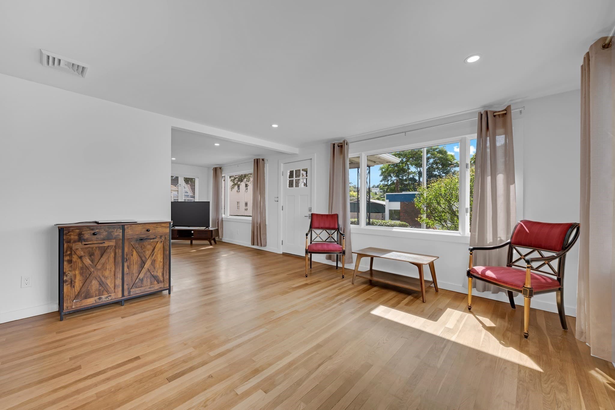 Single Family Residence at 79 Chilmark St, Worcester MA 01604, Worcester, photo 12 of 30