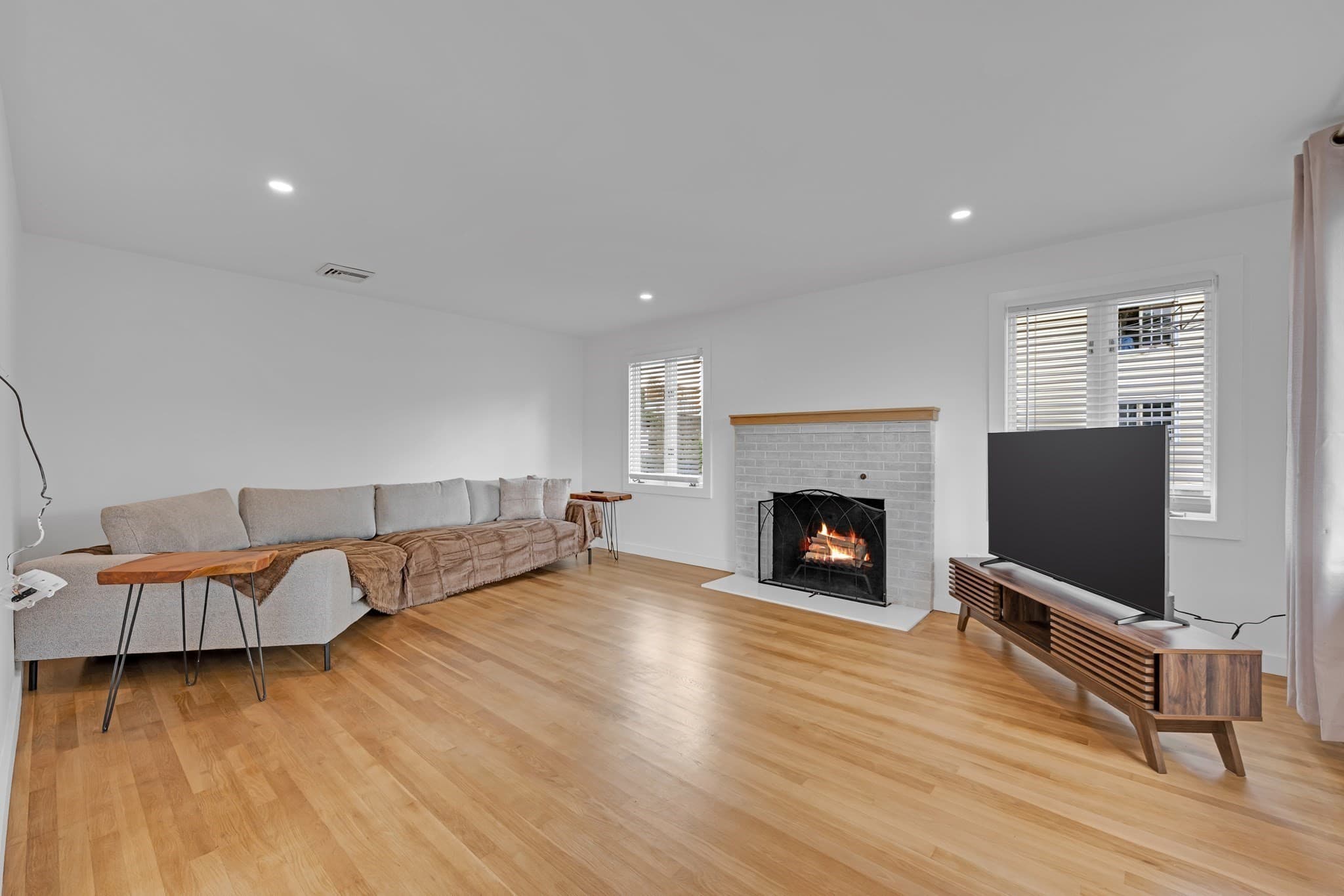 Single Family Residence at 79 Chilmark St, Worcester MA 01604, Worcester, photo 7 of 30