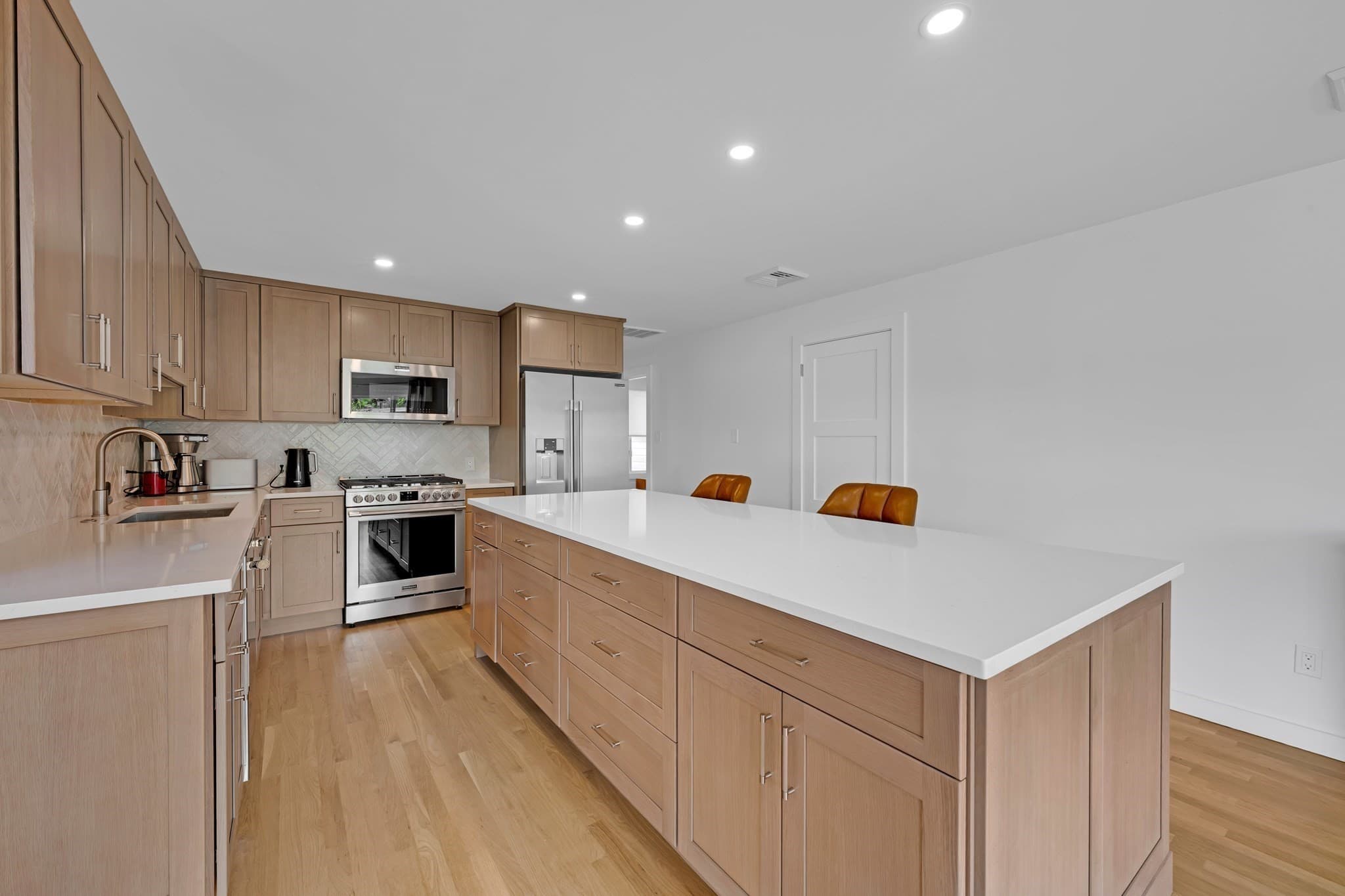 Single Family Residence at 79 Chilmark St, Worcester MA 01604, Worcester, photo 3 of 30