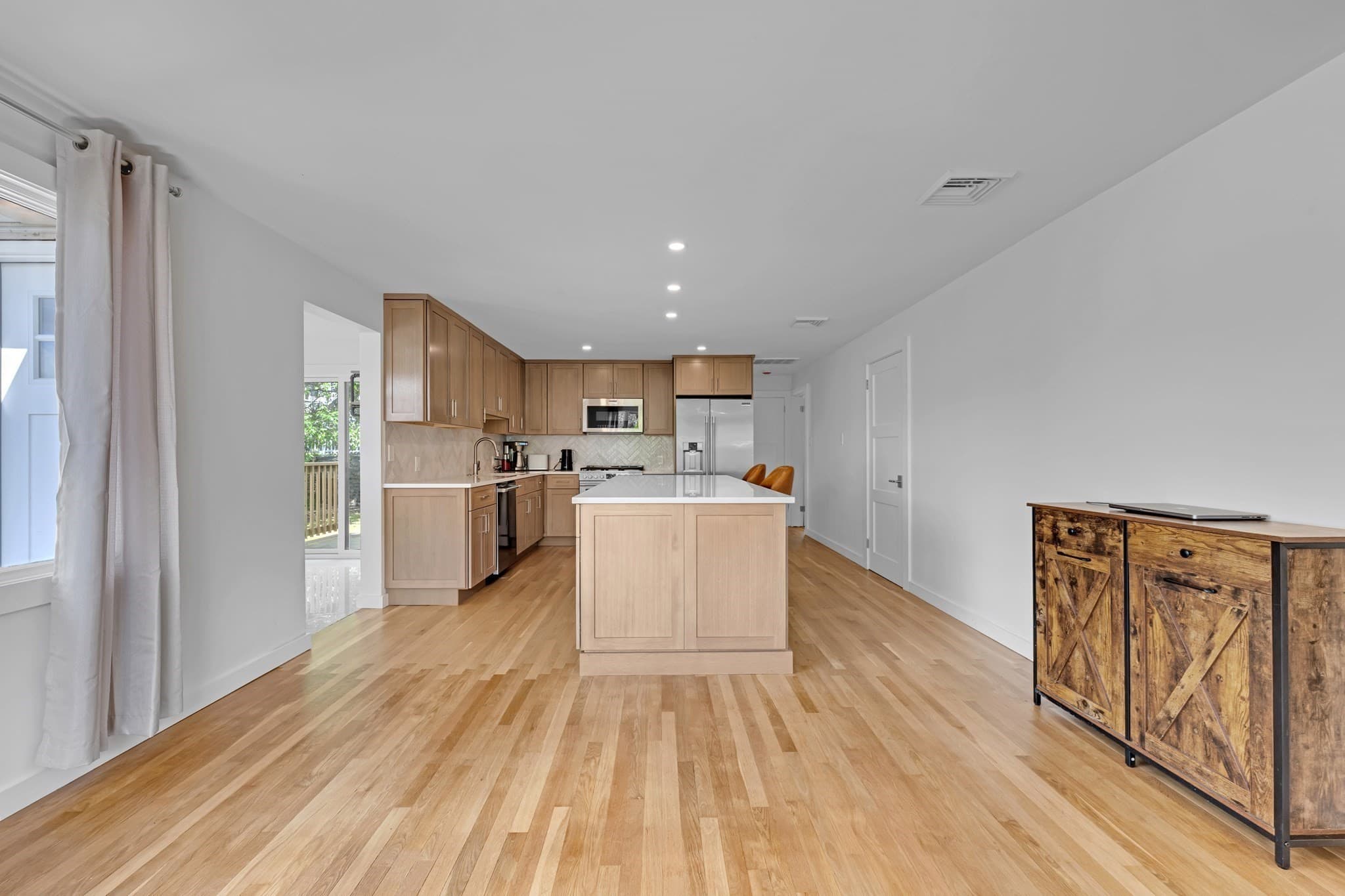 Single Family Residence at 79 Chilmark St, Worcester MA 01604, Worcester, photo 5 of 30