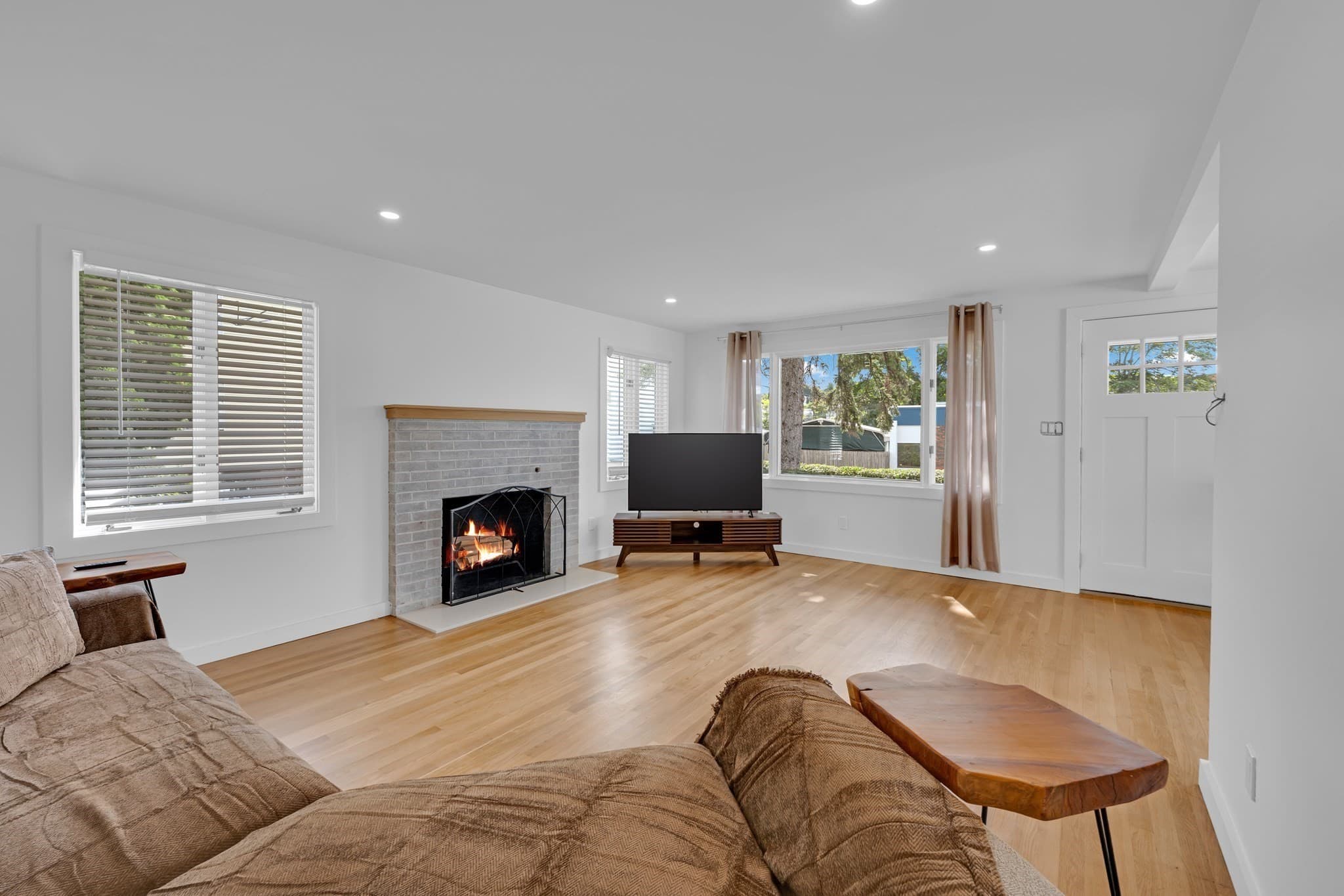 Single Family Residence at 79 Chilmark St, Worcester MA 01604, Worcester, photo 9 of 30