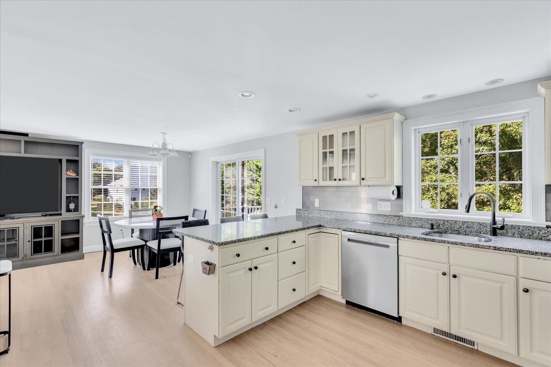 Single Family Residence at 5 Granite Cir, Sandwich MA 02537, Sandwich, photo 6 of 39