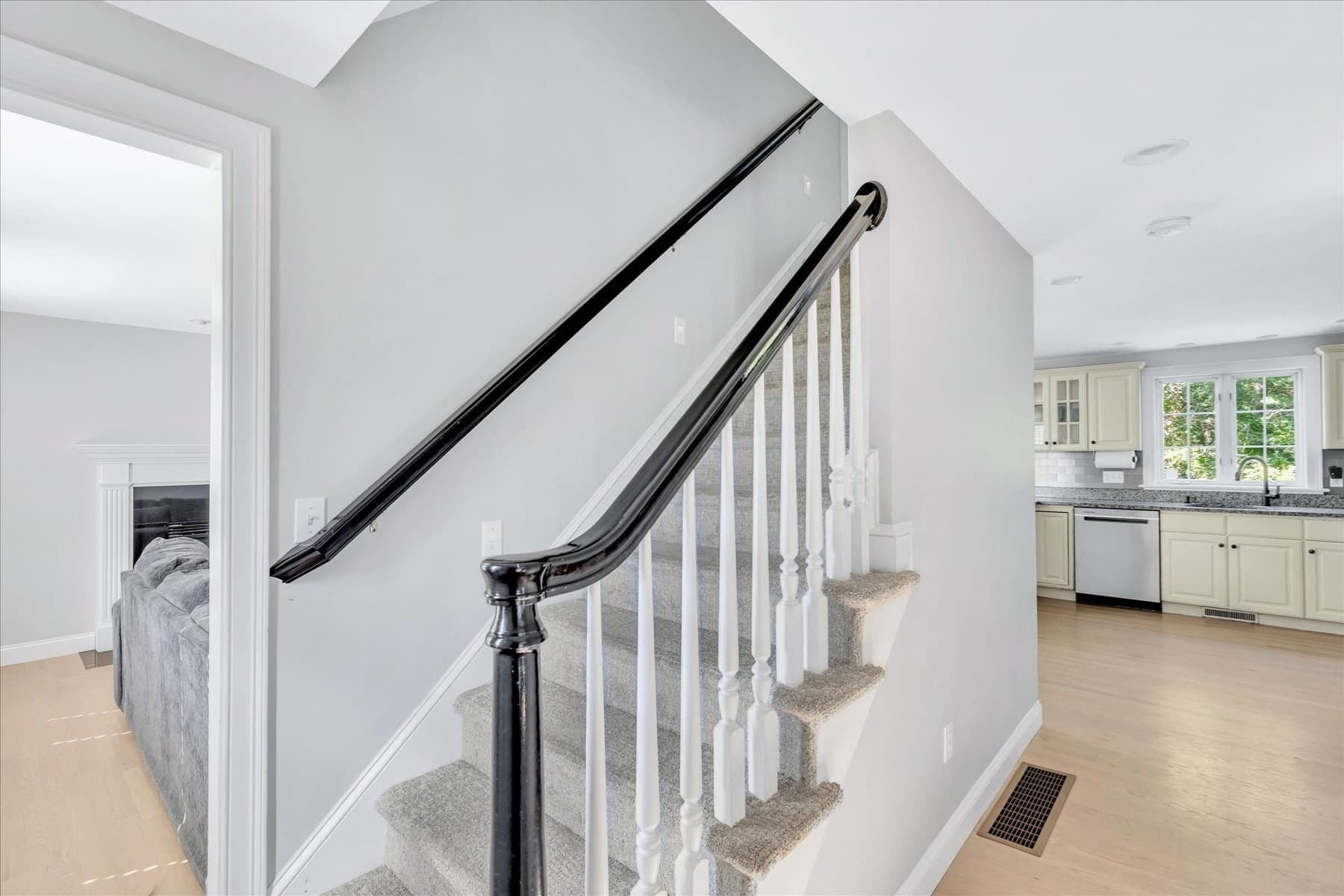Single Family Residence at 5 Granite Cir, Sandwich MA 02537, Sandwich, photo 4 of 39