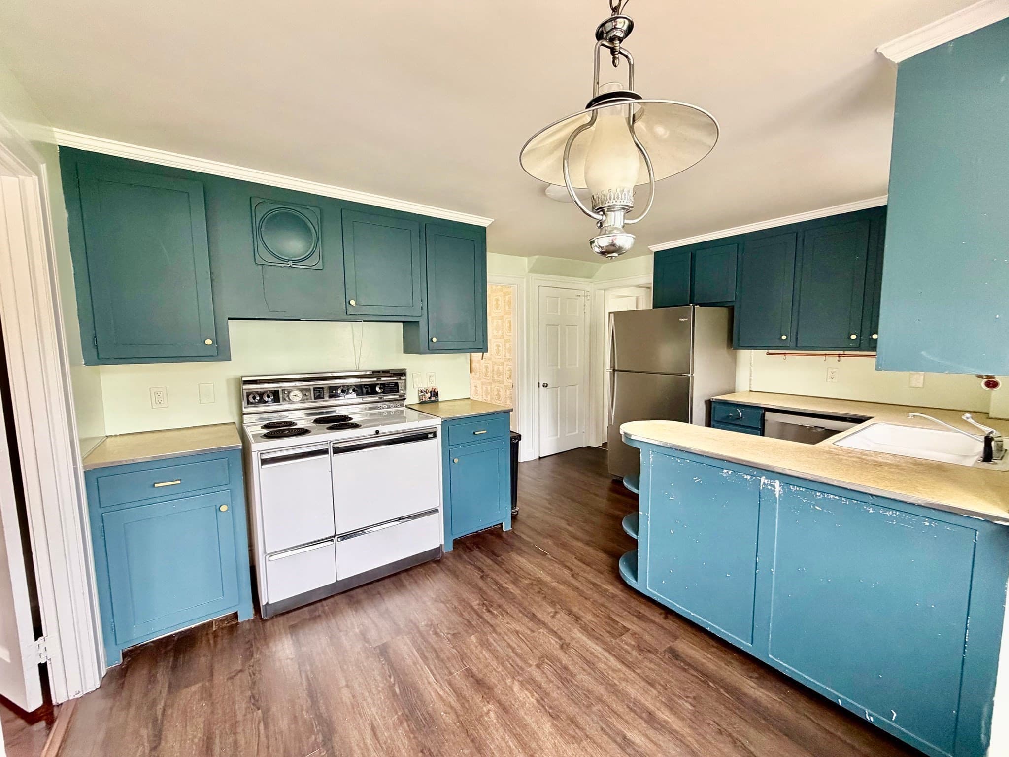 Single Family Residence at 11 Benz St, Springfield MA 01118, Springfield, photo 2 of 17