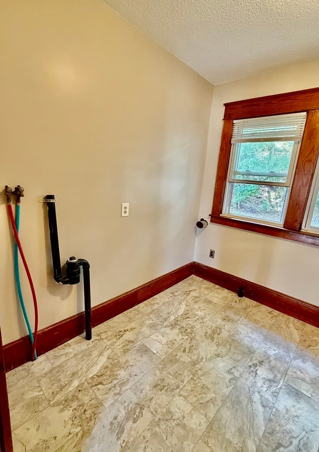 Apartment at 161 Hampden St # 2, Springfield MA 01151, photo 11 of 12