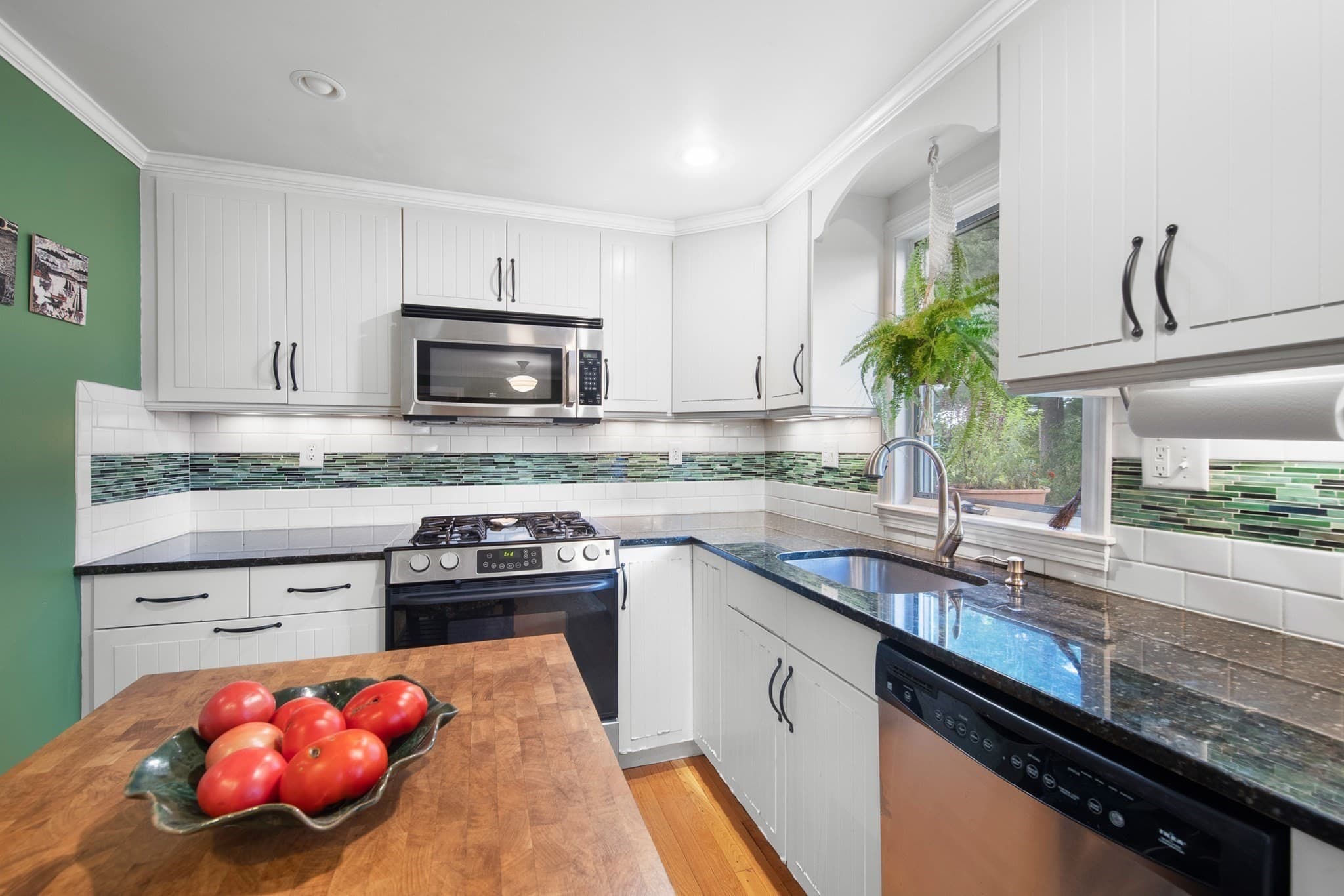 Single Family Residence at 17 Rich Rd, Woburn MA 01801, Woburn, photo 6 of 27