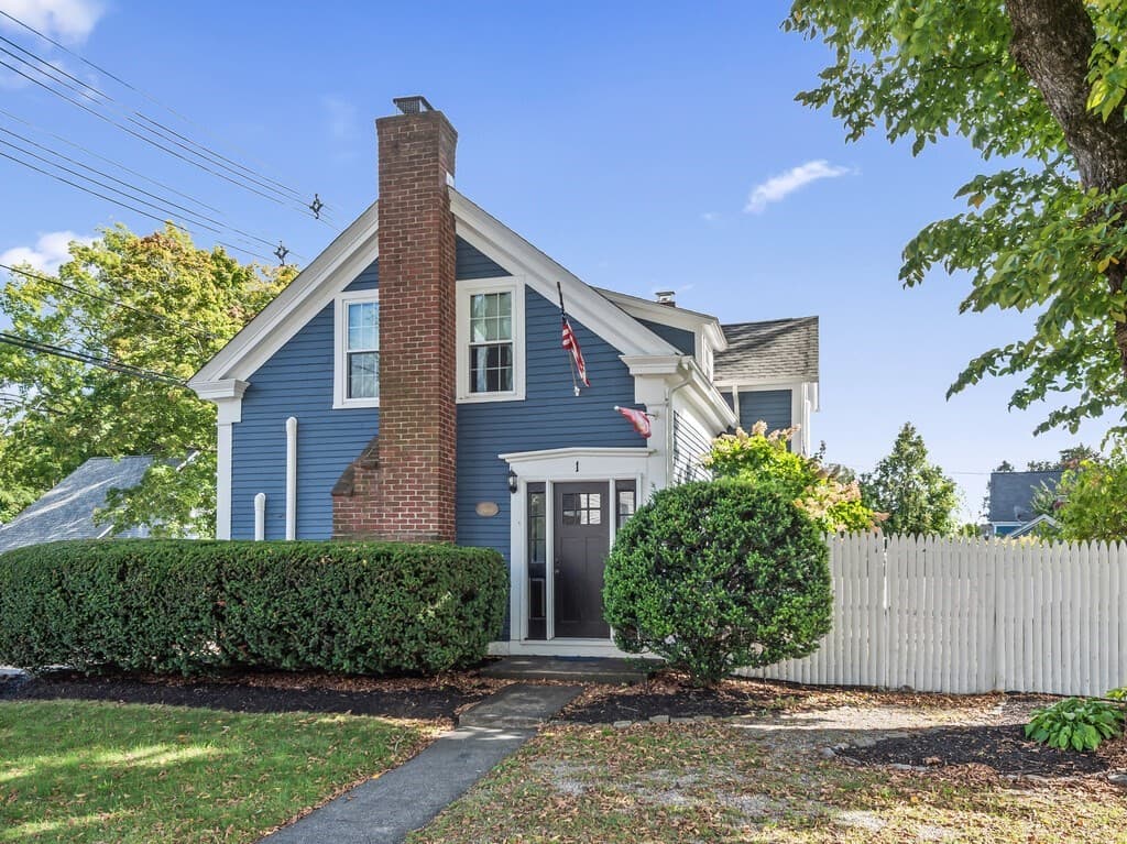 Single Family Residence at 1 Wesleyan St, Shrewsbury MA 01545, Shrewsbury, photo 4 of 37