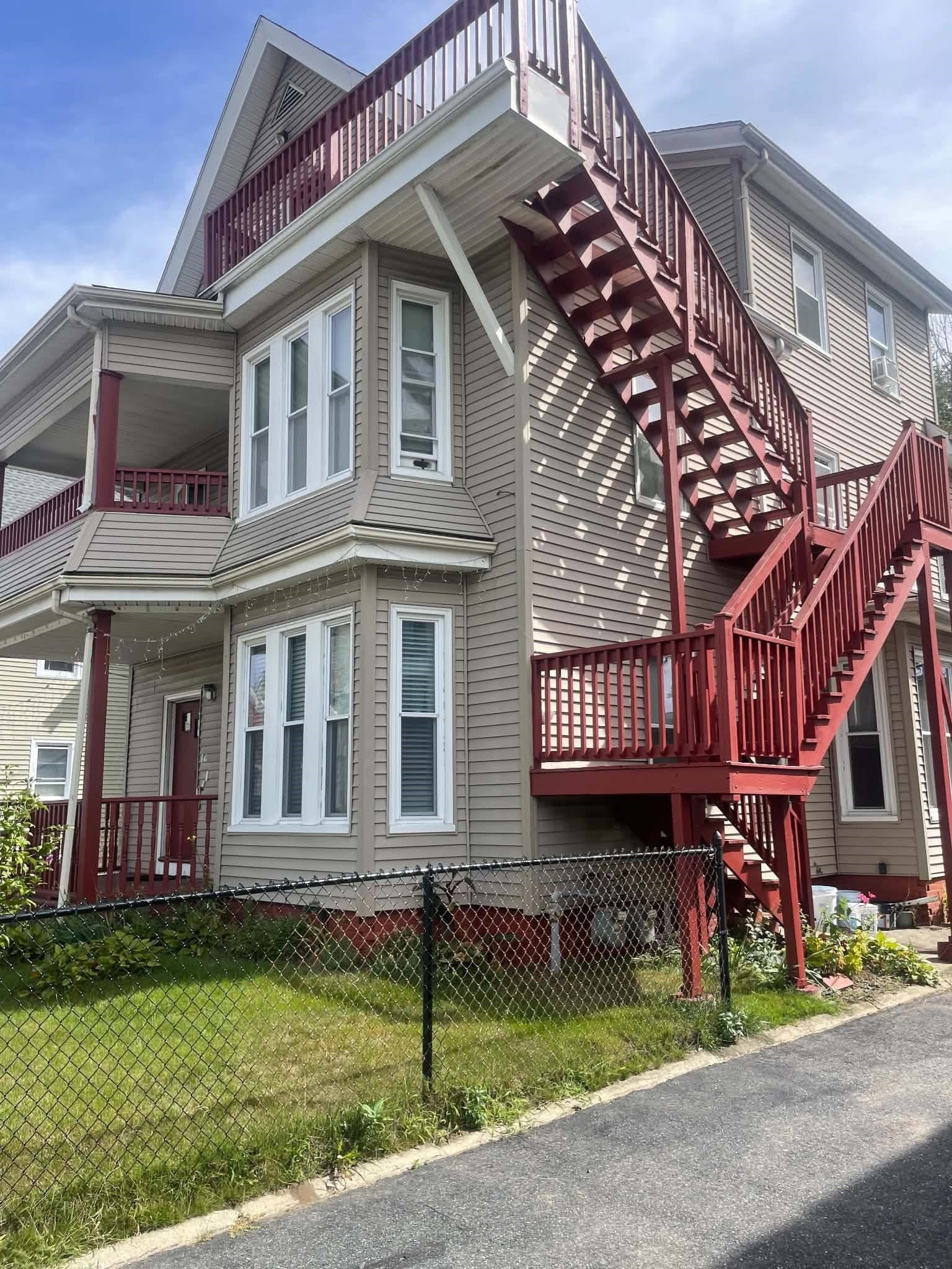 19 Temple St, Brockton MA 02301