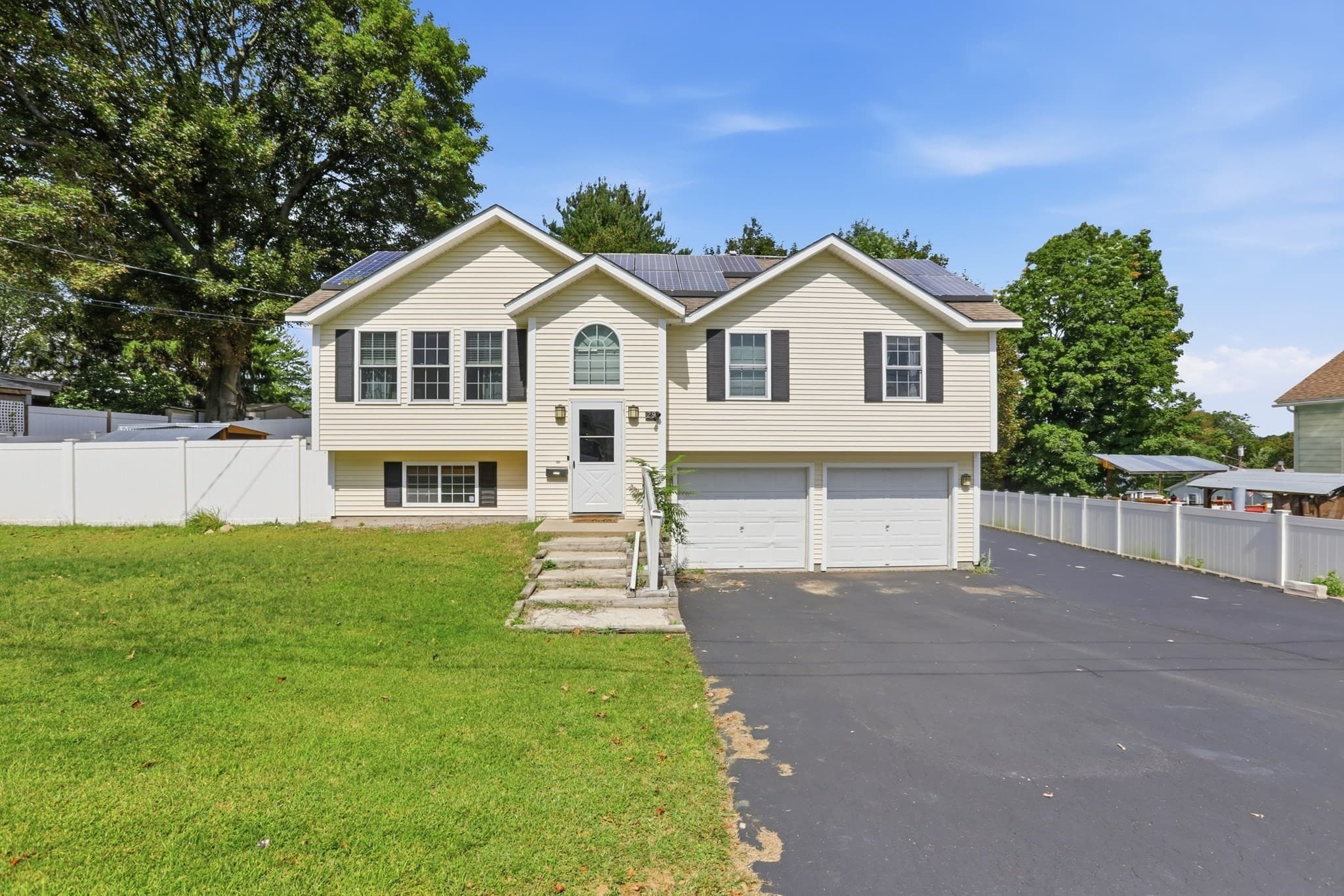 29 Clearview Ave, Fitchburg MA 01420