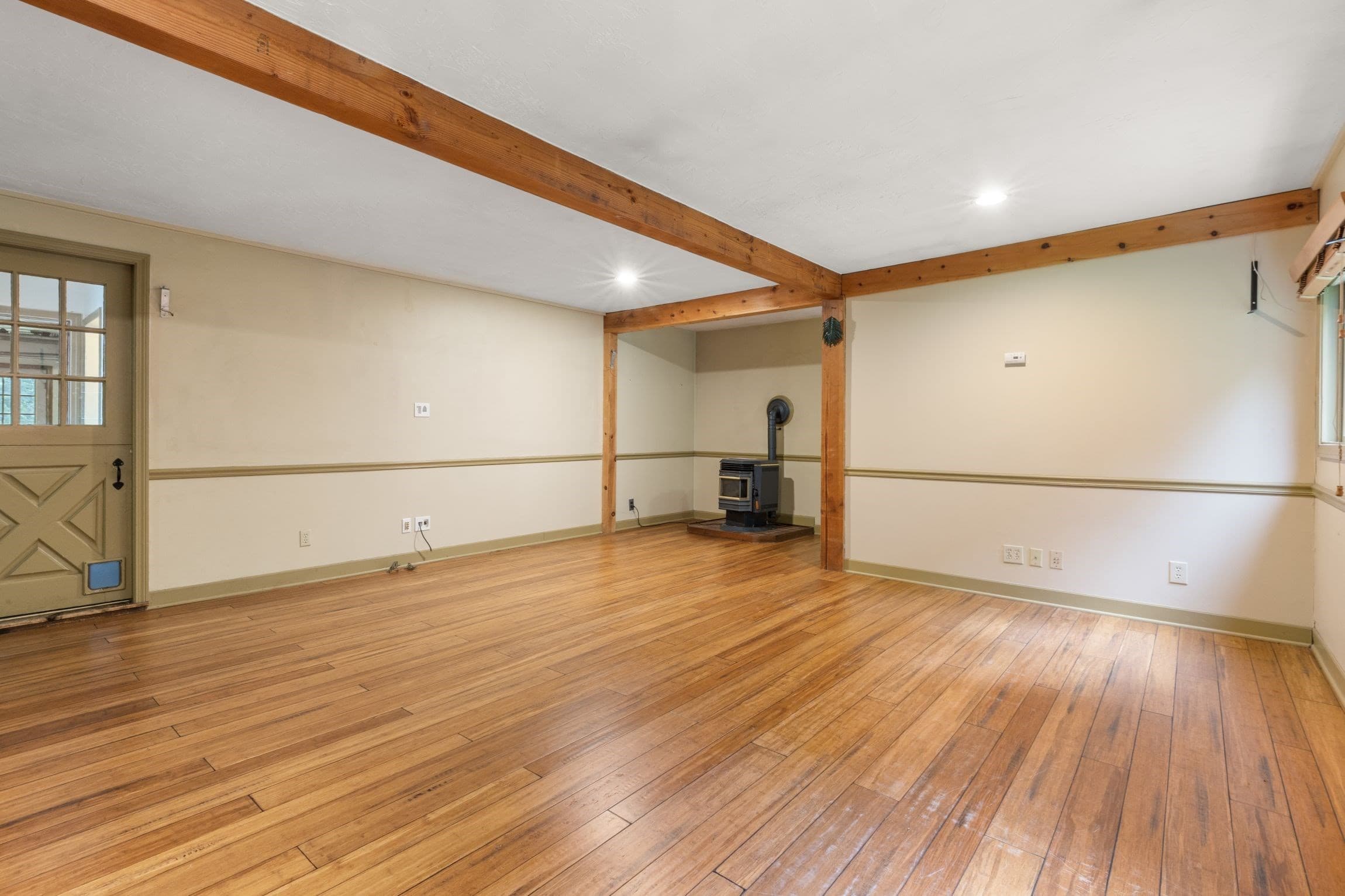 Single Family Residence at 609 Oxford St  S, Auburn MA 01501, Auburn, photo 2 of 42