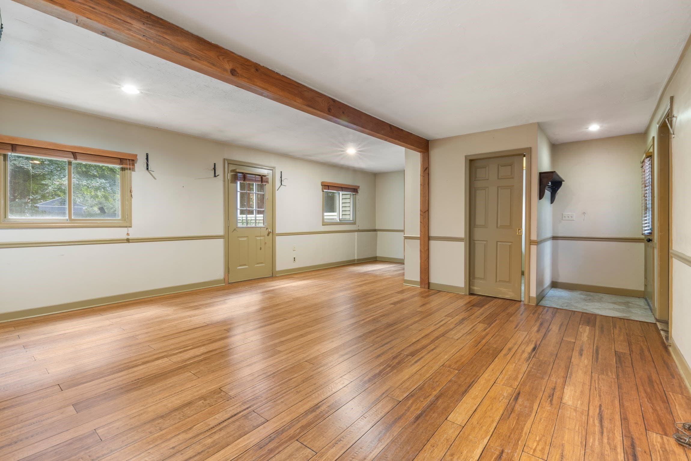 Single Family Residence at 609 Oxford St  S, Auburn MA 01501, Auburn, photo 3 of 42